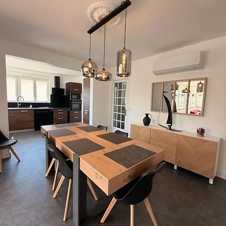 بيت للعطل La Terrasse For 8 People - And Shops Within Walking Distance *